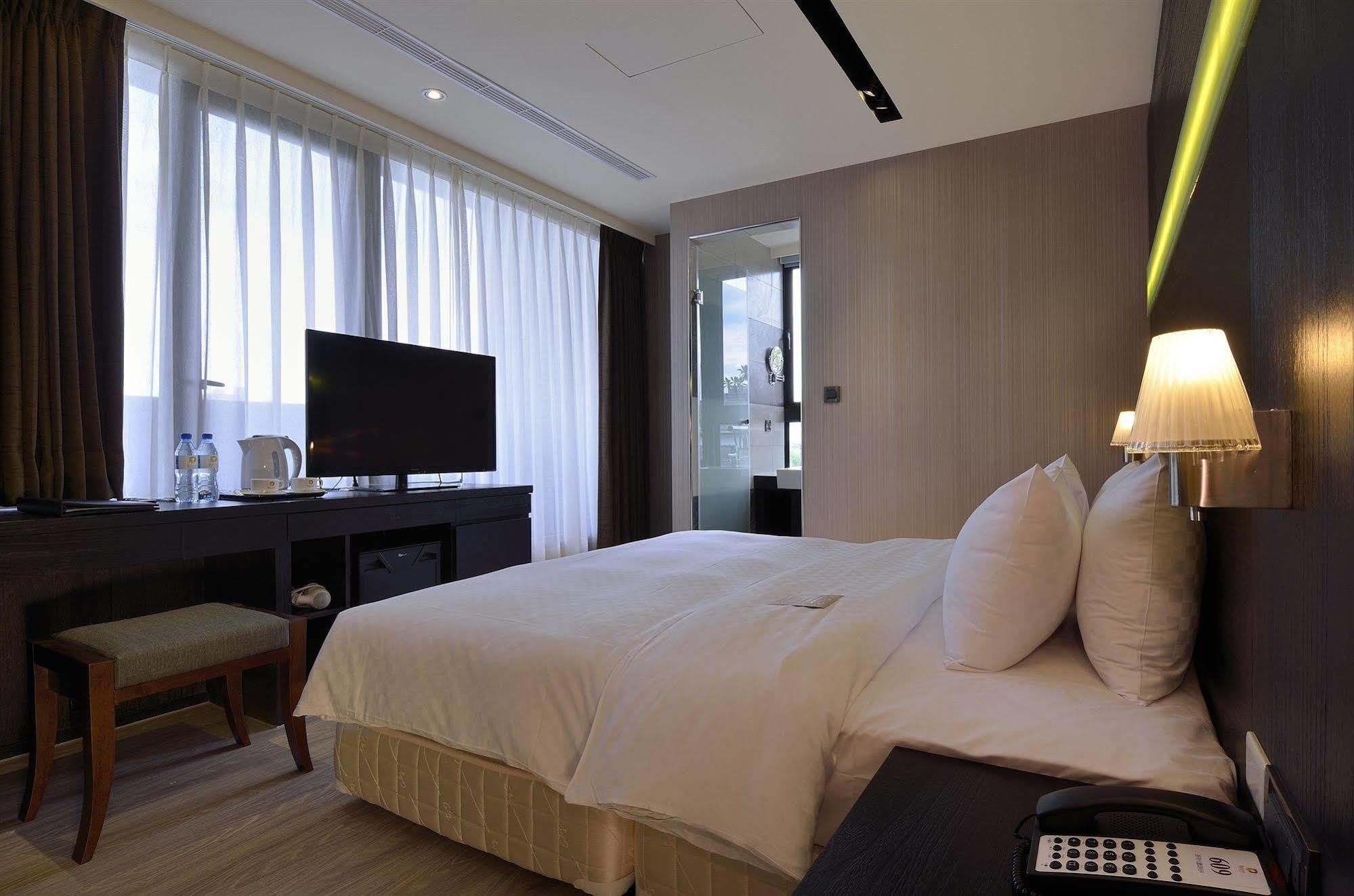 Hotel Cube Тайджун Екстериор снимка