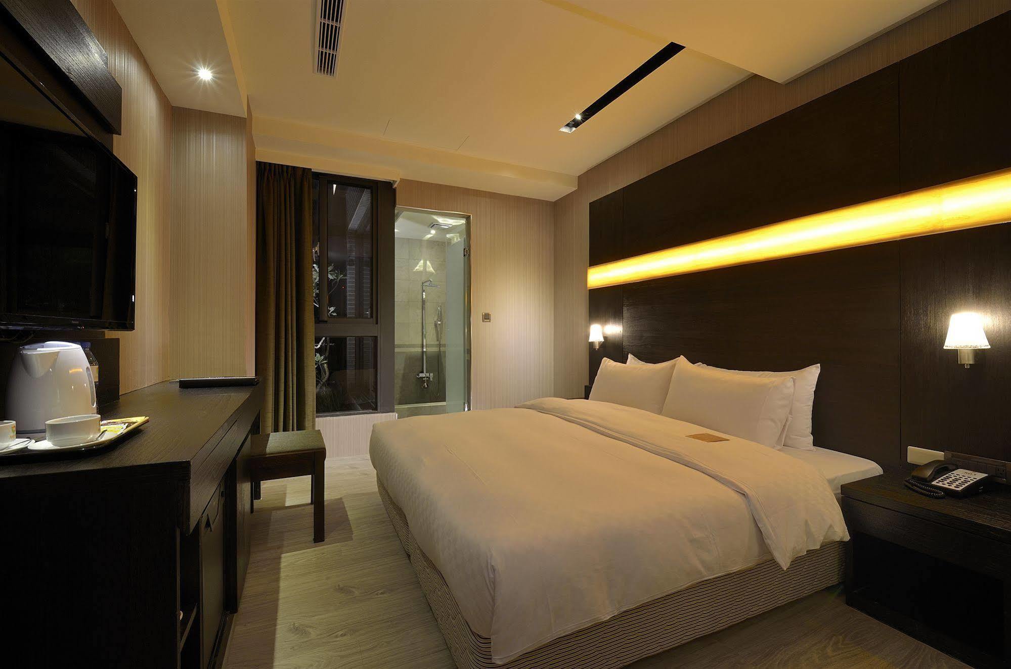 Hotel Cube Тайджун Екстериор снимка